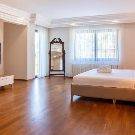 Vila Lux W Pool Garden 3 Min To Sea In